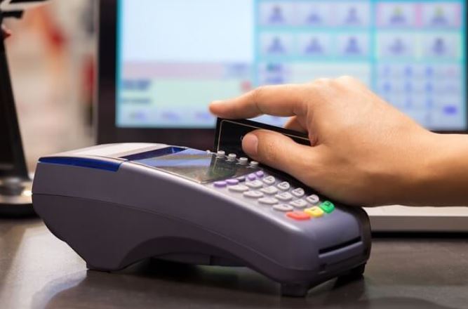 Quẹt thẻ POS lấy tiền mặt