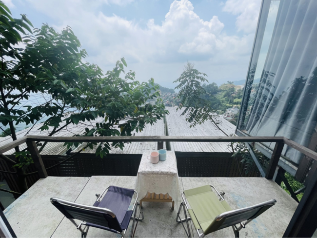 Tiệm cà phê Cỏ Lạ