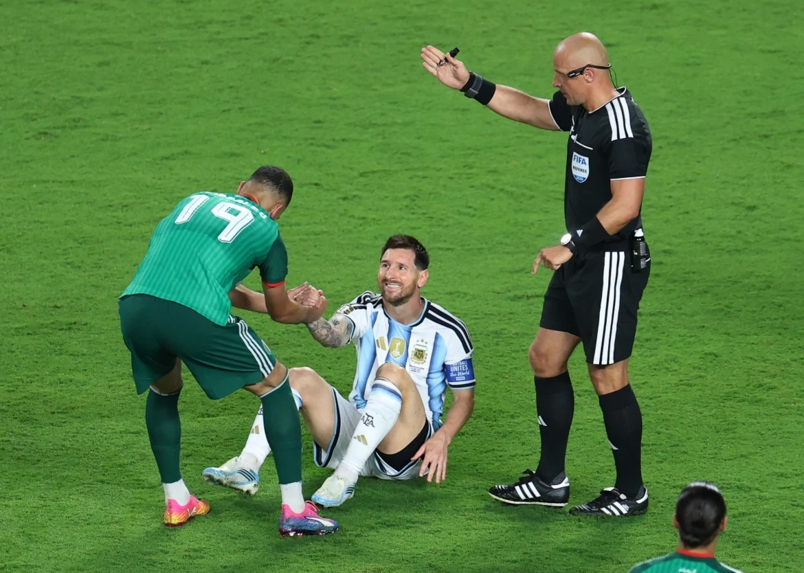 Argentina đấu với Algérie