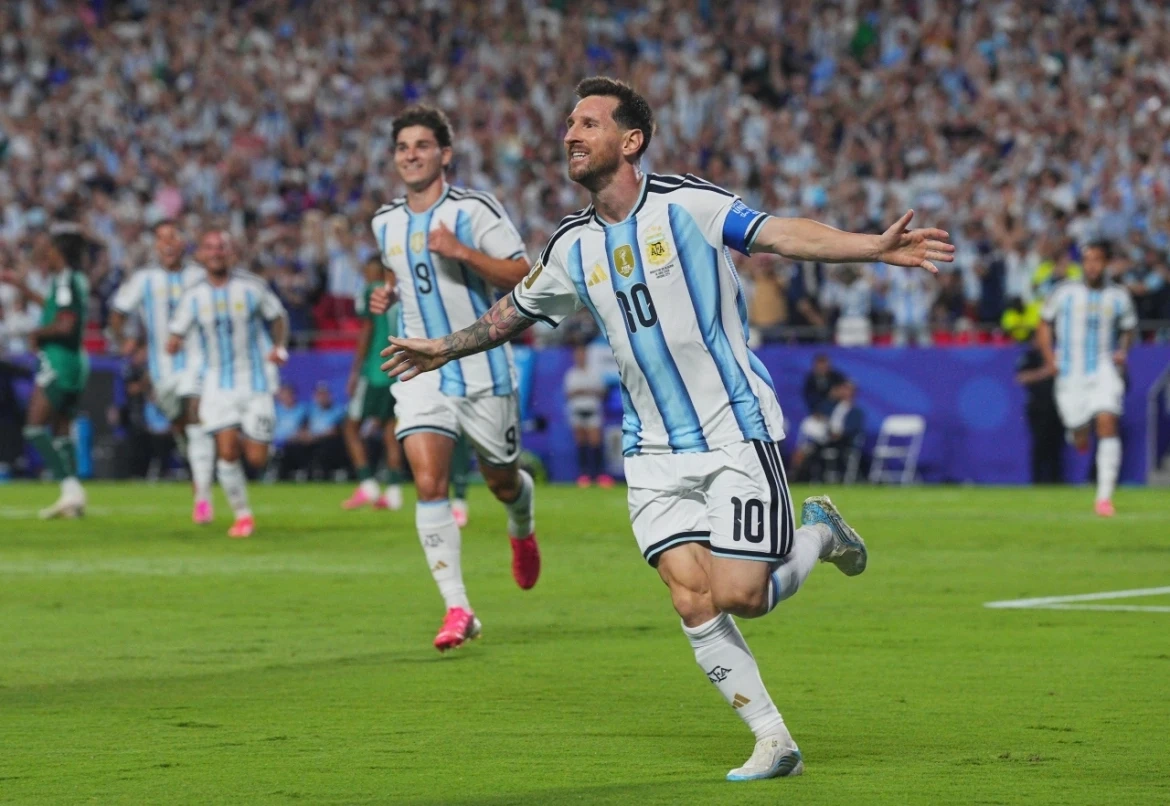Argentina đấu với Algérie