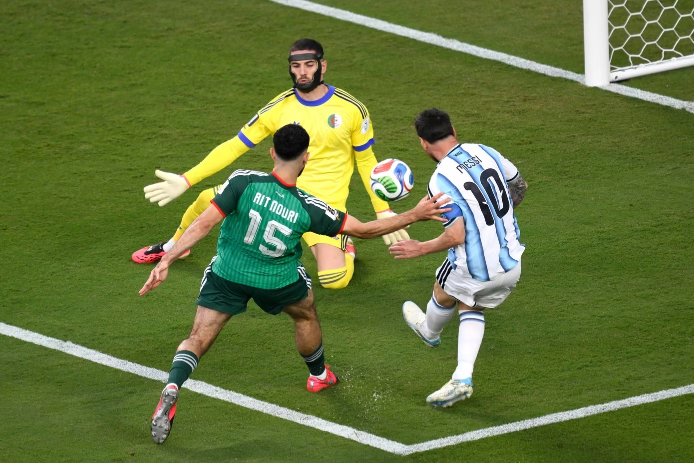 Argentina đấu với Algérie