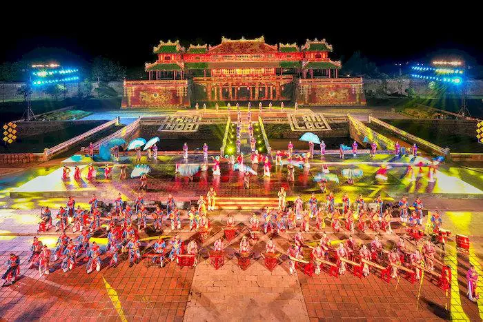 Thăm quan Huế